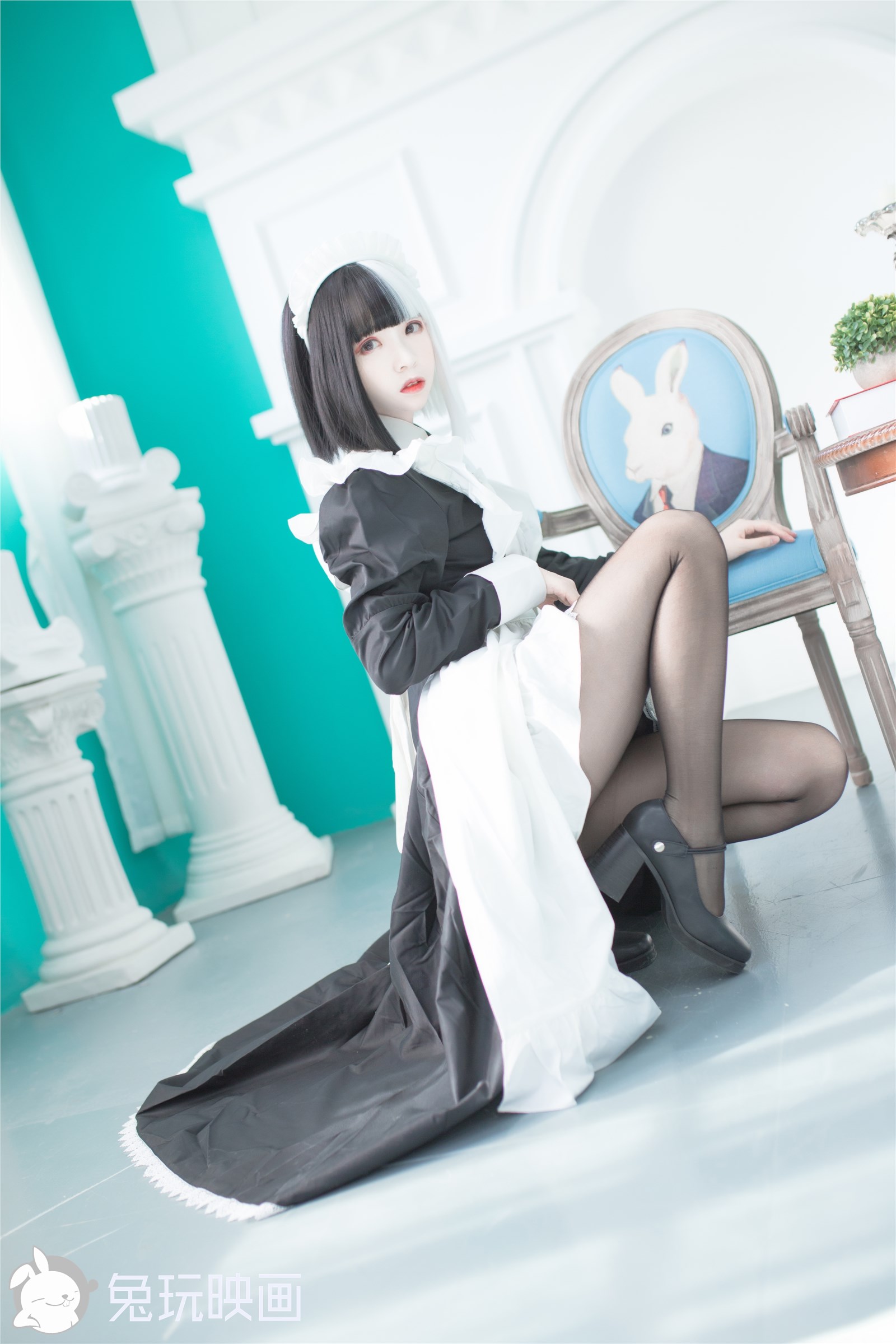 Rabbit Playing with Reflection VOL.073 Black and White Maid(6)